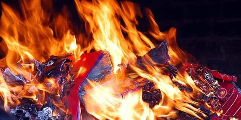 Cách đốt vía giải đen cờ bạc thường hay được áp dụng